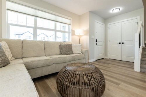 250 Halifax Close, Penhold, AB 