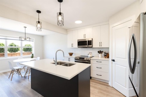 250 Halifax Close, Penhold, AB 