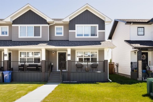 250 Halifax Close  Penhold, AB T0M 1R0