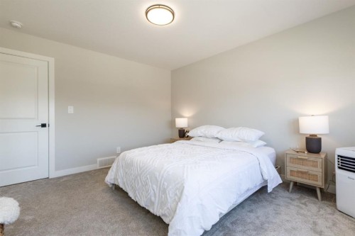 250 Halifax Close, Penhold, AB 
