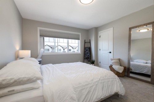 250 Halifax Close, Penhold, AB 