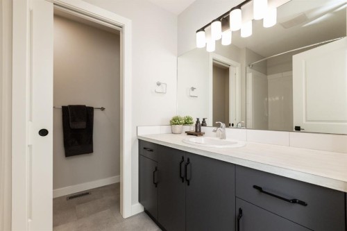 250 Halifax Close, Penhold, AB 