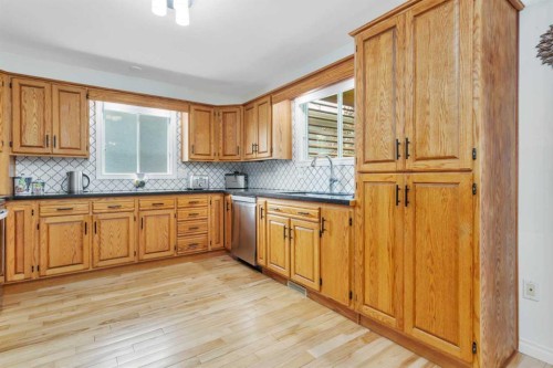 5108 49 Street, Clive, AB - Indoor Photo Showing Kitchen