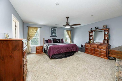 9 Henner'S Outlook, Lacombe, AB - Indoor Photo Showing Bedroom