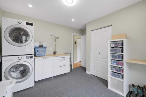 5721 55 Avenue, Lacombe, AB - Indoor Photo Showing Laundry Room