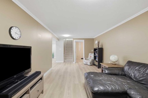 5721 55 Avenue, Lacombe, AB - Indoor