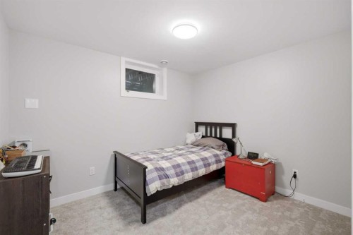 5721 55 Avenue, Lacombe, AB - Indoor Photo Showing Bedroom