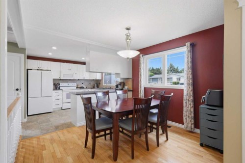 5721 55 Avenue, Lacombe, AB - Indoor Photo Showing Dining Room