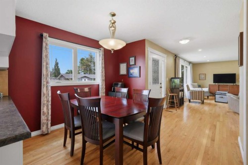 5721 55 Avenue, Lacombe, AB - Indoor Photo Showing Dining Room