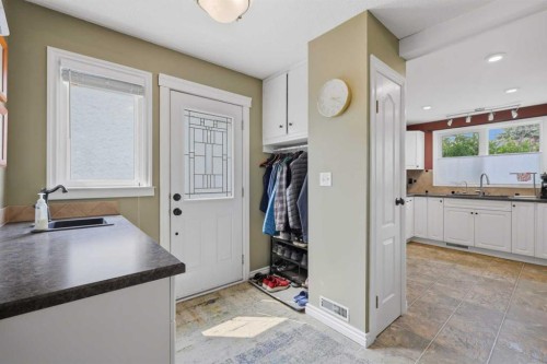 5721 55 Avenue, Lacombe, AB - Indoor