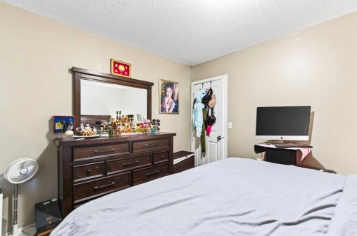 39310 Range Road 250, Rural Lacombe County, AB - Indoor Photo Showing Bedroom