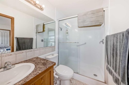 102-6220 Orr Drive, Red Deer, AB - Indoor Photo Showing Bathroom