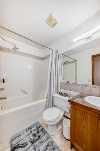 102-6220 Orr Drive, Red Deer, AB - Indoor Photo Showing Bathroom