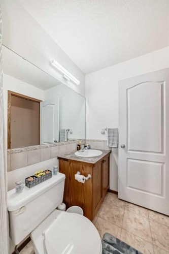 102-6220 Orr Drive, Red Deer, AB - Indoor Photo Showing Bathroom