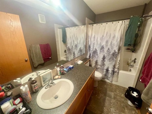 660 Red Oak Close, Rural Red Deer County, AB 