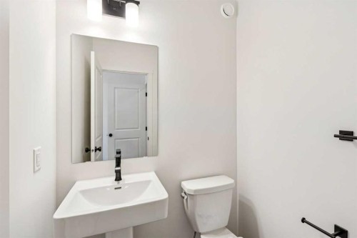 28 Southborough Bay, Cochrane, AB - Indoor Photo Showing Bathroom