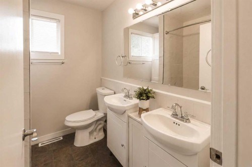 302 Terrace Park, Red Deer, AB - Indoor Photo Showing Bathroom