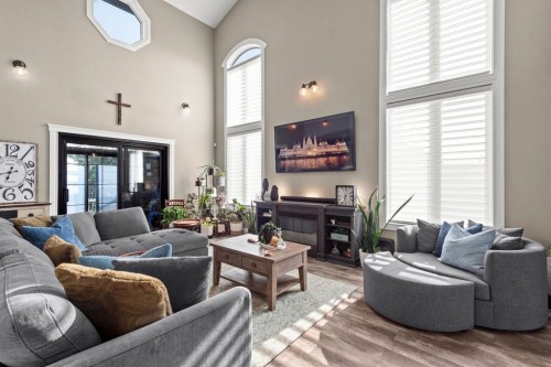 833 10 Avenue Ne, Three Hills, AB - Indoor Photo Showing Living Room