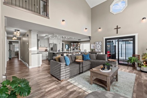 833 10 Avenue Ne, Three Hills, AB - Indoor Photo Showing Living Room