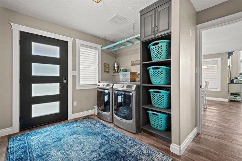 833 10 Avenue Ne, Three Hills, AB - Indoor Photo Showing Laundry Room