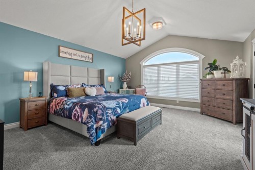 833 10 Avenue Ne, Three Hills, AB - Indoor Photo Showing Bedroom