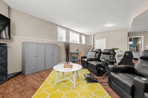 833 10 Avenue Ne, Three Hills, AB - Indoor Photo Showing Living Room
