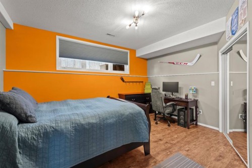 833 10 Avenue Ne, Three Hills, AB - Indoor Photo Showing Bedroom