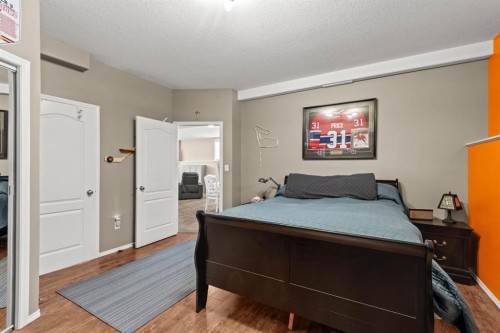 833 10 Avenue Ne, Three Hills, AB - Indoor Photo Showing Bedroom