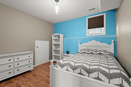 833 10 Avenue Ne, Three Hills, AB - Indoor Photo Showing Bedroom