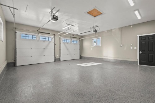 833 10 Avenue Ne, Three Hills, AB - Indoor Photo Showing Garage