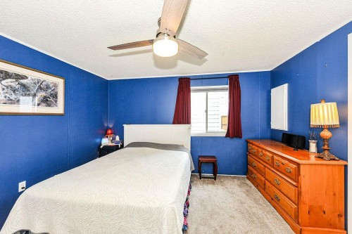 16 Main Street, Edberg, AB - Indoor Photo Showing Bedroom