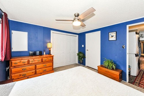 16 Main Street, Edberg, AB - Indoor Photo Showing Bedroom