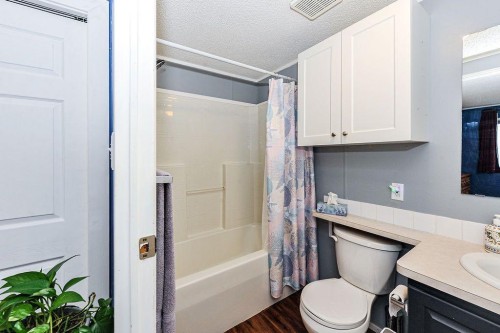 16 Main Street, Edberg, AB - Indoor Photo Showing Bathroom