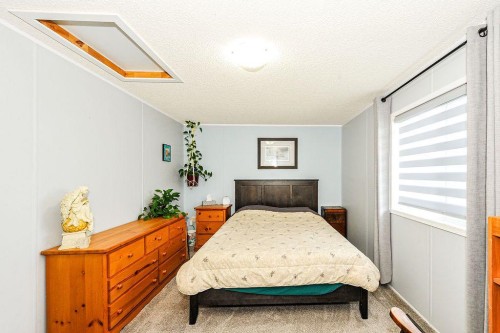 16 Main Street, Edberg, AB - Indoor Photo Showing Bedroom