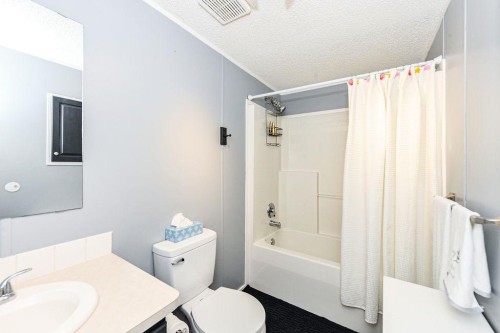 16 Main Street, Edberg, AB - Indoor Photo Showing Bathroom