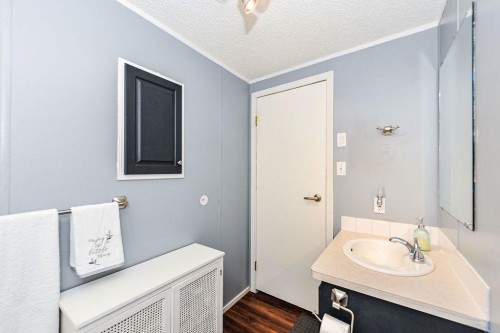 16 Main Street, Edberg, AB - Indoor Photo Showing Bathroom