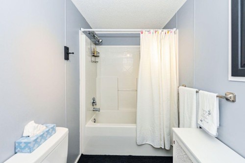 16 Main Street, Edberg, AB - Indoor Photo Showing Bathroom