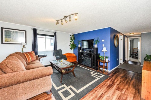 16 Main Street, Edberg, AB - Indoor Photo Showing Living Room
