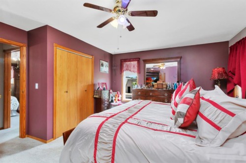 306 Centro Avenue, Alhambra, AB - Indoor Photo Showing Bedroom