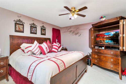 306 Centro Avenue, Alhambra, AB - Indoor Photo Showing Bedroom