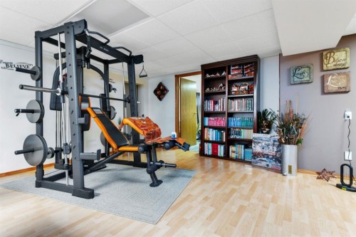 306 Centro Avenue, Alhambra, AB - Indoor Photo Showing Gym Room