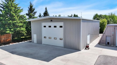 306 Centro Avenue, Alhambra, AB - Outdoor With Exterior