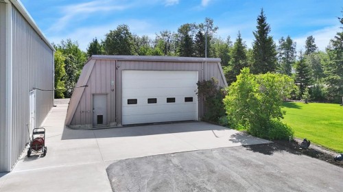 306 Centro Avenue, Alhambra, AB - Outdoor