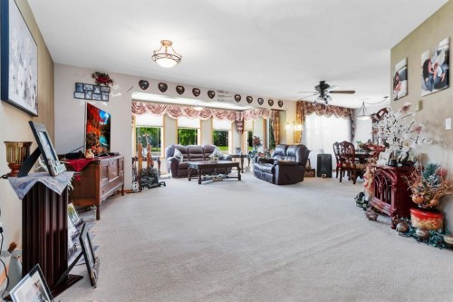 306 Centro Avenue, Alhambra, AB - Indoor Photo Showing Other Room