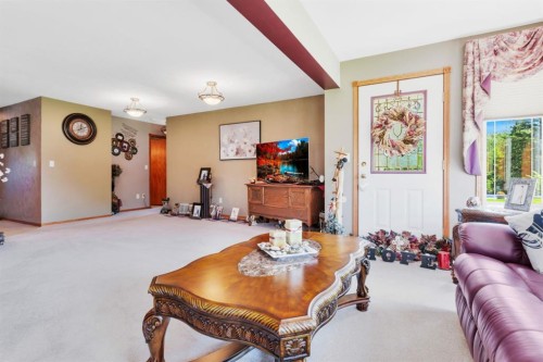 306 Centro Avenue, Alhambra, AB - Indoor Photo Showing Other Room