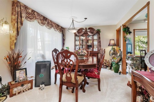 306 Centro Avenue, Alhambra, AB - Indoor Photo Showing Dining Room