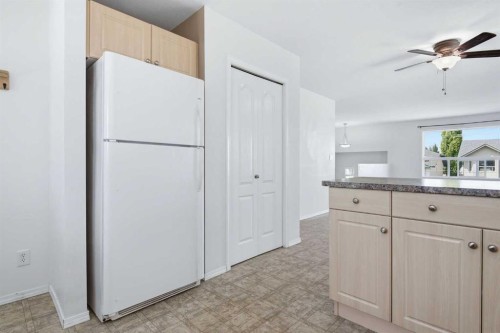 27 Iverson Close, Red Deer, AB 