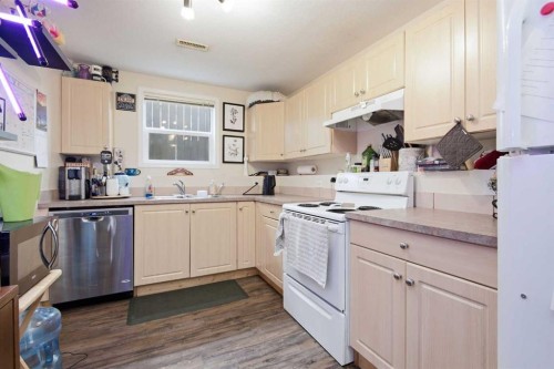 27 Iverson Close, Red Deer, AB 