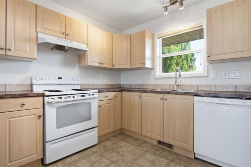 27 Iverson Close, Red Deer, AB 