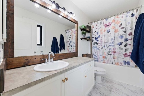 13 Assinger Avenue, Red Deer, AB - Indoor Photo Showing Bathroom